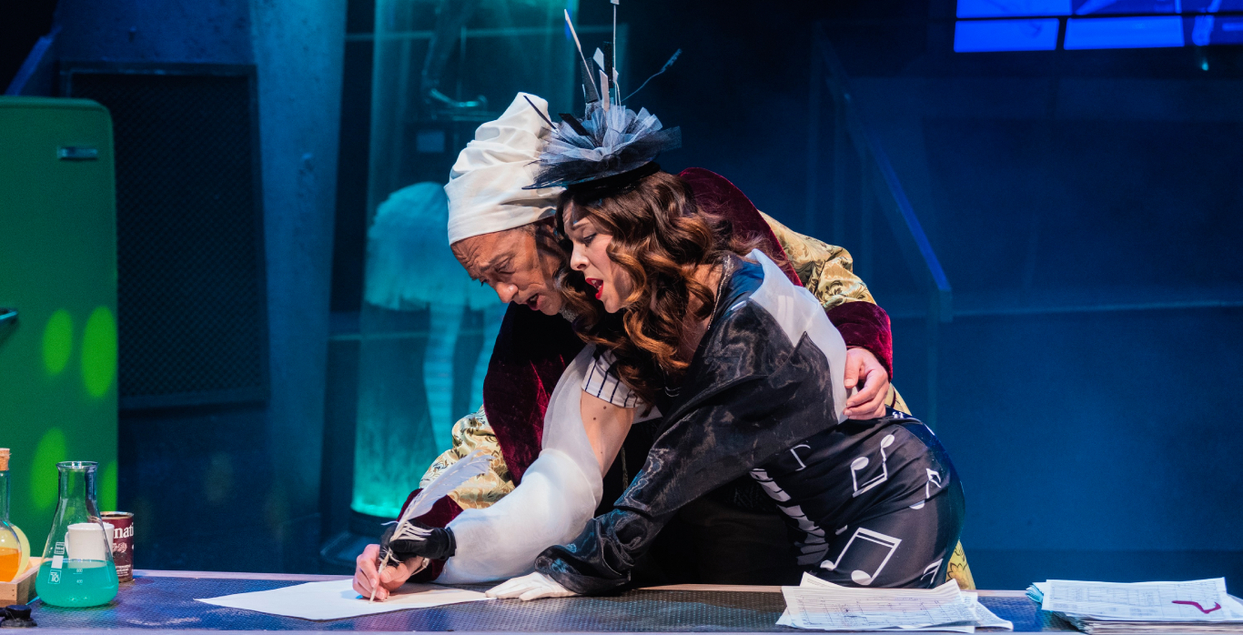 siopi_o_vasilias_akouei_silence_the_king_is_listening_gnotv_gallery2