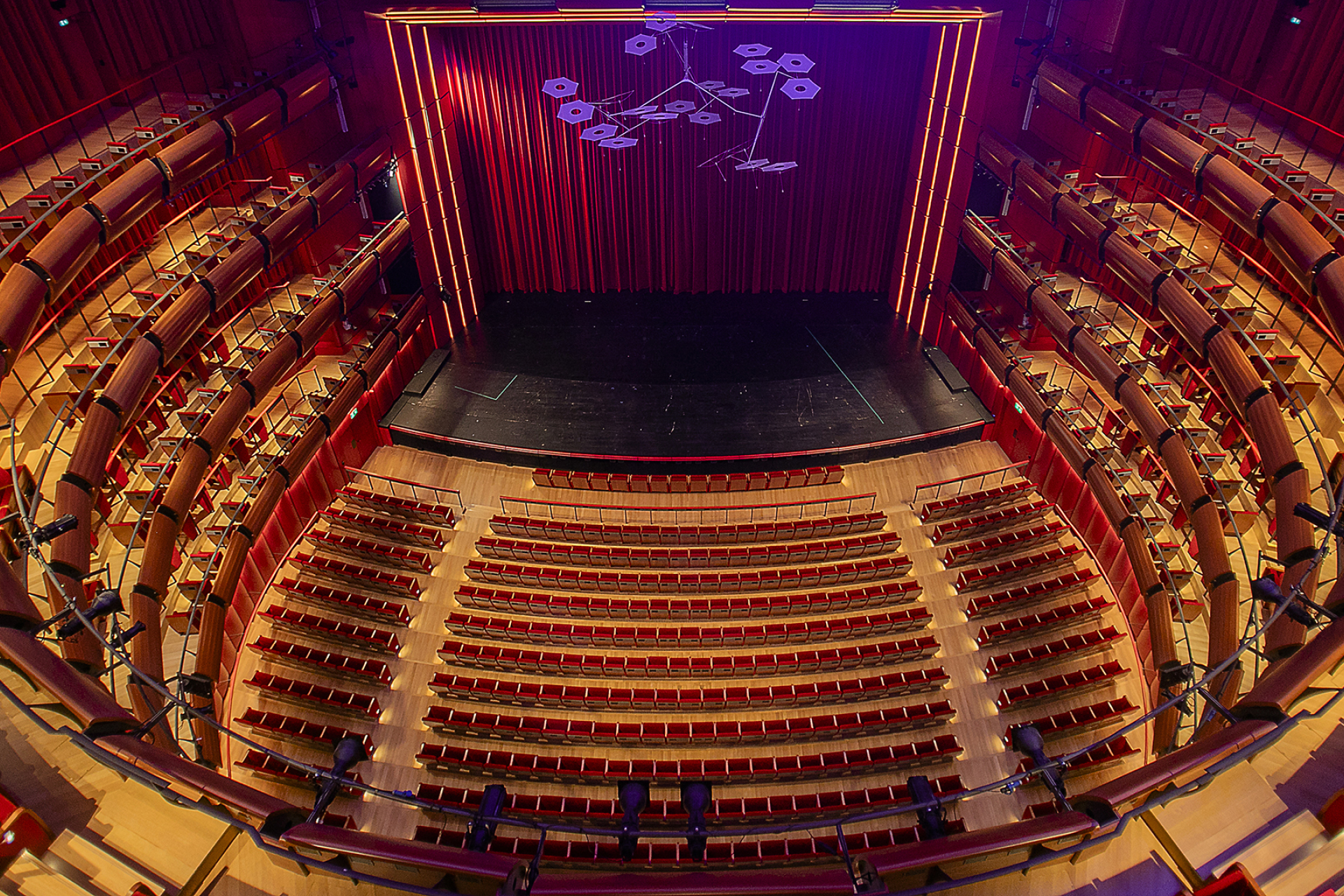 αιθουσα_σταυρος_νιαρχος_της_ελσ_στο_κπισν_-_φωτο_α__σιμοπουλος