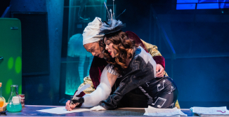 siopi_o_vasilias_akouei_silence_the_king_is_listening_gnotv_gallery2